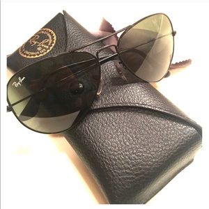 Black ray ban aviators